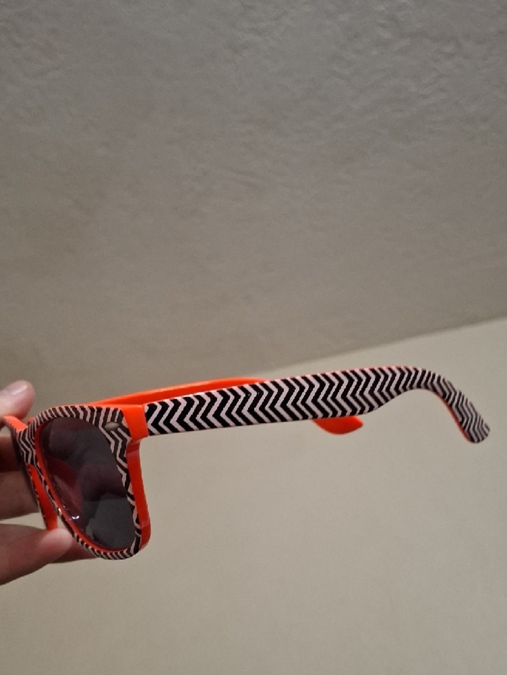 Black & White Zigzag Sunglasses — Women's Fashion Shades - Picture 2 of 4
